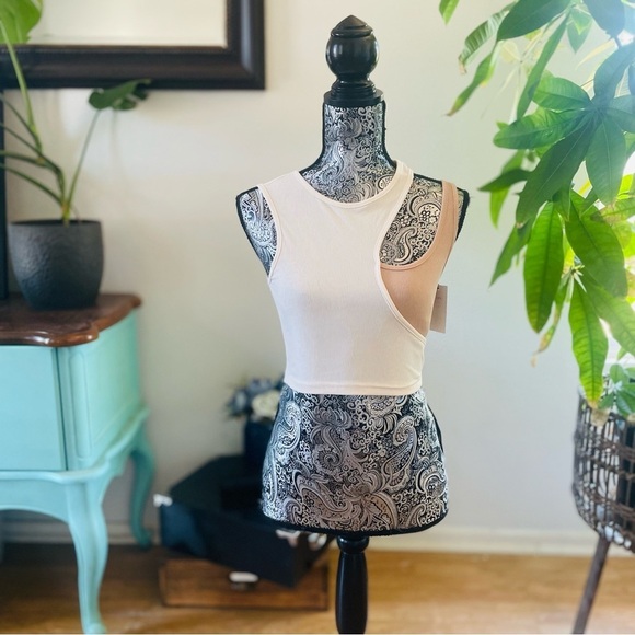 🏷️ 4/$25 NWT Cider Two Tone Asymmetrical Neck Crop Top Tank - Picture 1 of 5